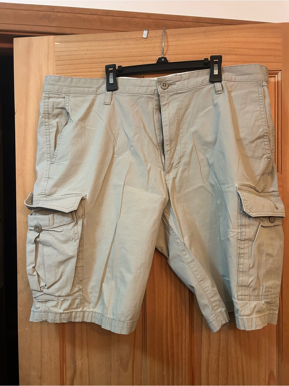 Dockers Men's Cargo Shorts in Light Khaki-size 38